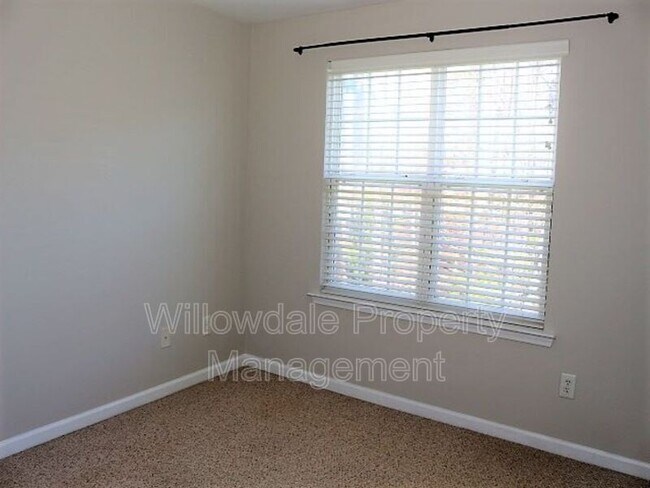 Building Photo - 308 Hamlet Park Dr
