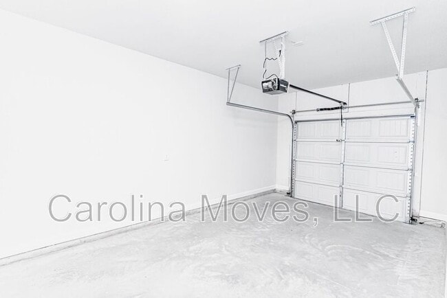 Building Photo - 225 Telford Dr