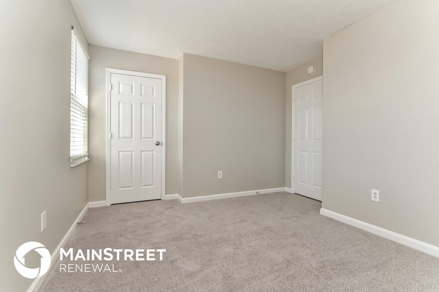 Building Photo - 6415 Hollingsworth Dr