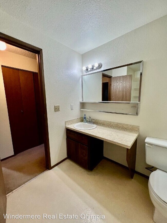 Building Photo - 2 br, 1.5 bath House - 1605 16th Ct SE Unit B