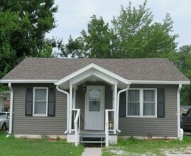 Building Photo - 2-bedroom 1.5 bath house