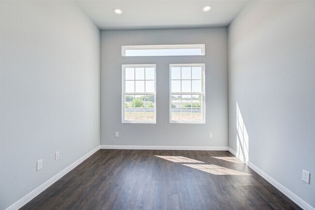 Building Photo - 4945 Ambient Dr