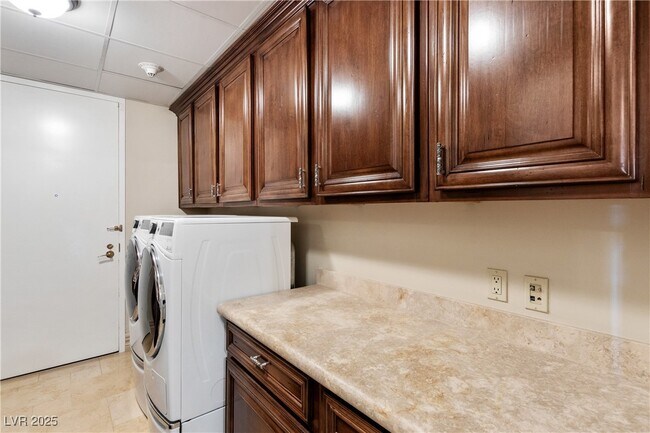 Building Photo - 9101 Alta Dr