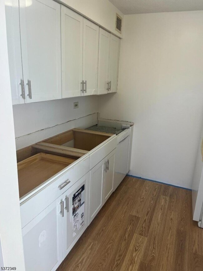 Building Photo - 300 Main St