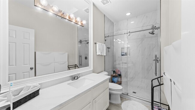 Building Photo - 1417 Anita St