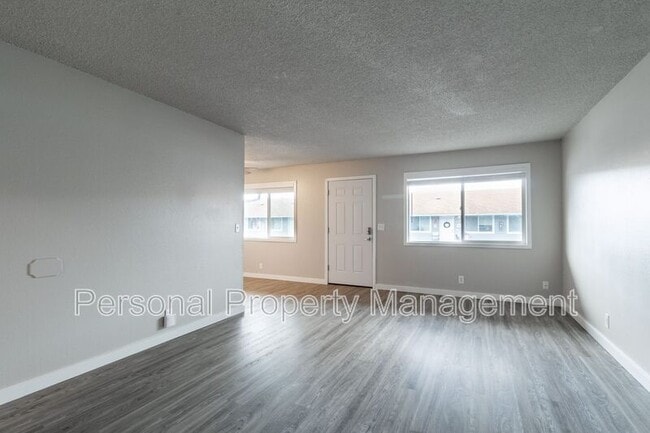 Building Photo - 1008 NE 86th St