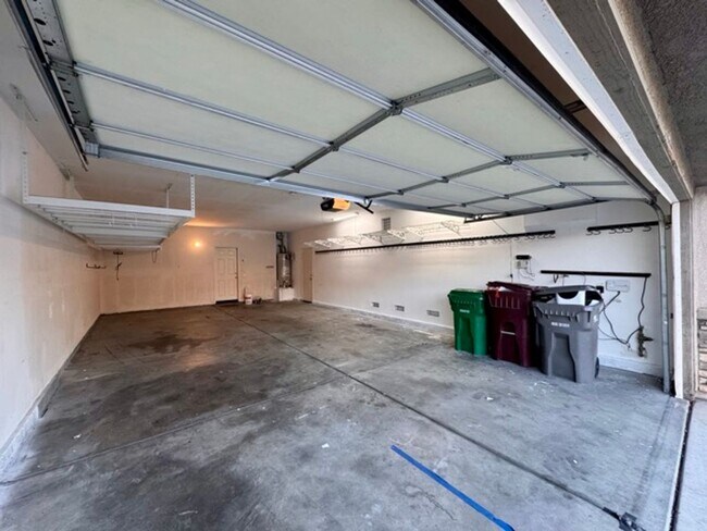 Building Photo - Beautiful 4 bedroom two story house with RV parking for LEASE in Murrieta!