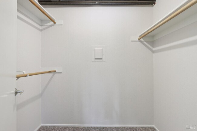 Building Photo - 900 Cambridge Dr