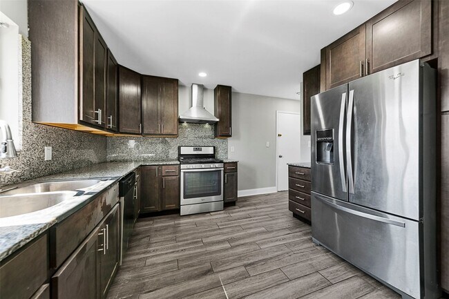 Building Photo - 1308 Havenhurst Rd