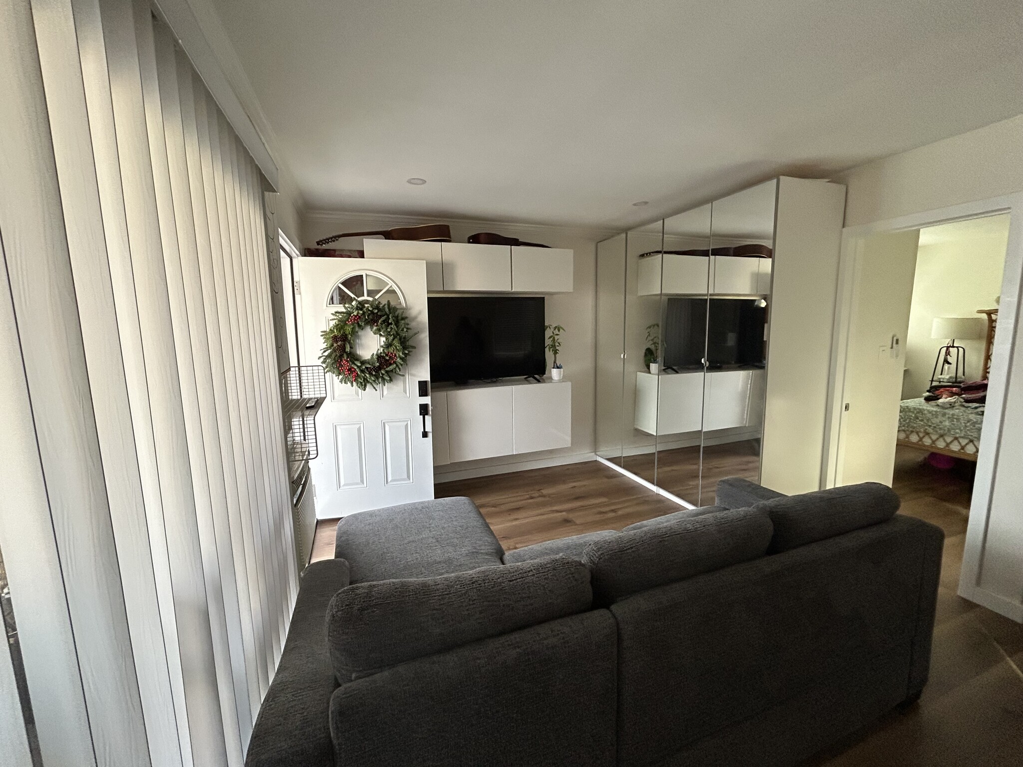 Building Photo - 1316 N Hollywood Way