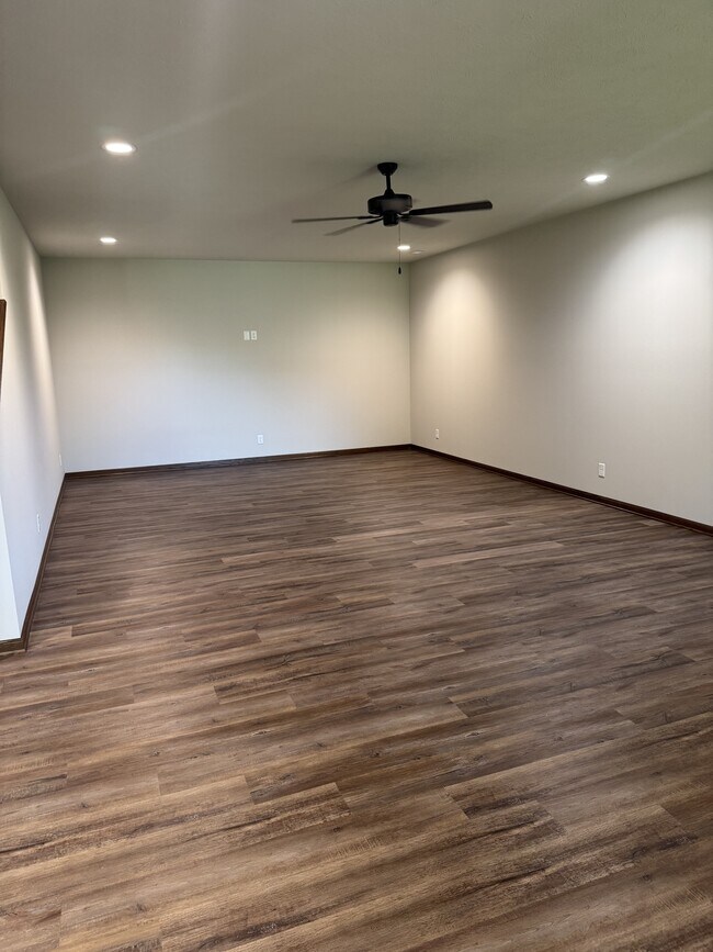 Building Photo - 143 W Ida Ln
