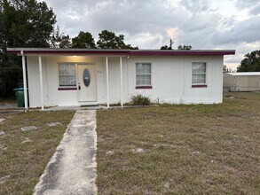 Building Photo - Cute Remodeled Deltona Beauty Call Sheila C 407-687-7900