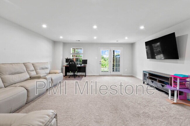 Building Photo - 367 Ontario Dr