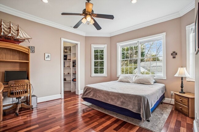 Building Photo - Stunning and Spacious Single Family Home S...