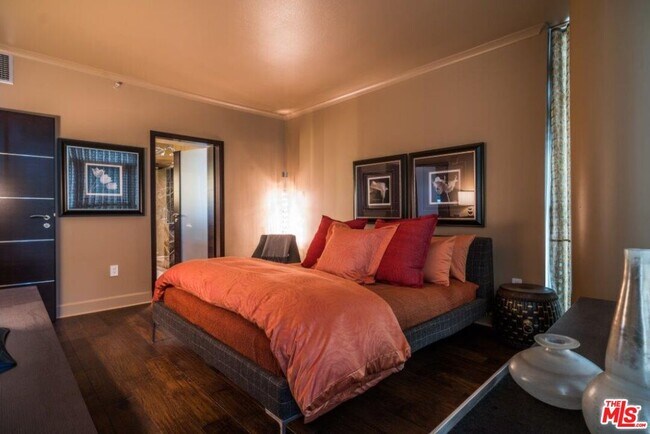 Building Photo - 13700 Marina Pointe Dr