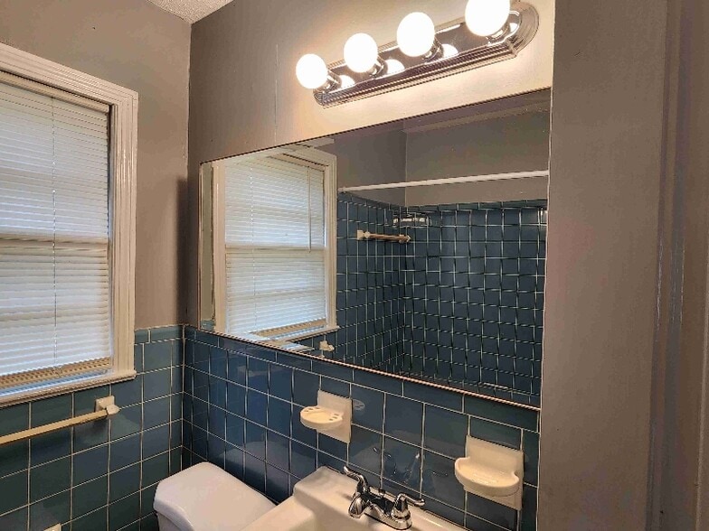 Building Photo - 5537 17th St E