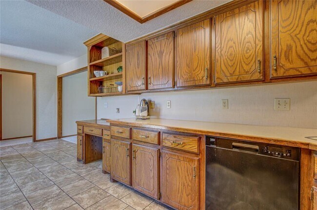 Building Photo - 2109 Shamrock Dr