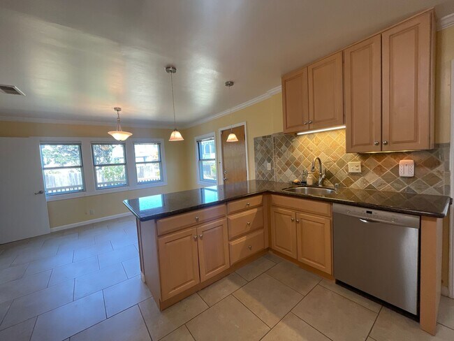 Building Photo - Beautiful San Bruno Home!