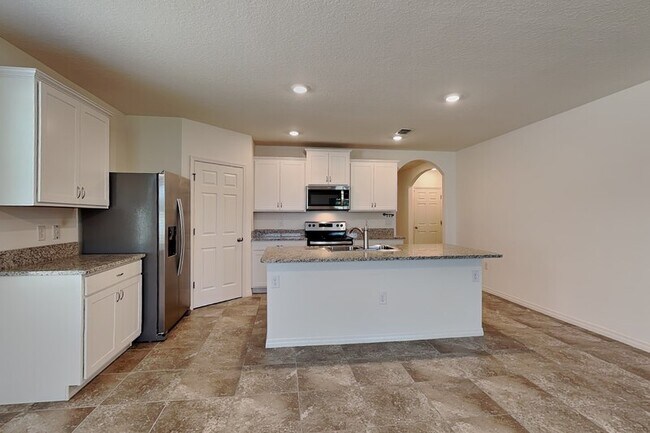 Building Photo - 3641 Peony Ct SE