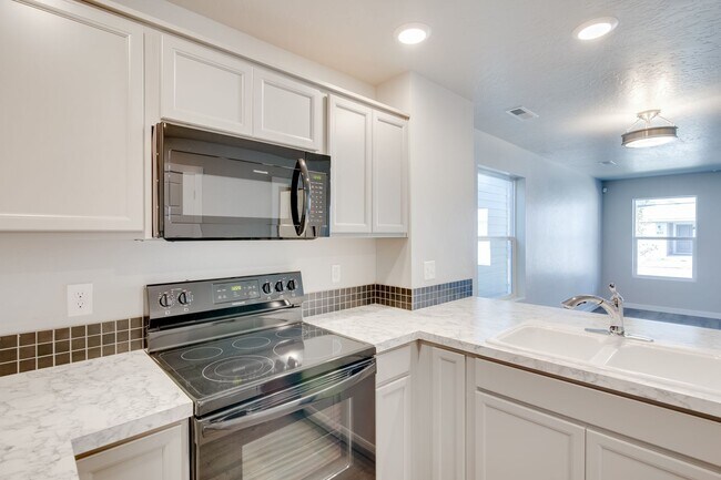 Building Photo - Beautiful, Modern 2 Bedroom Cottage Available!