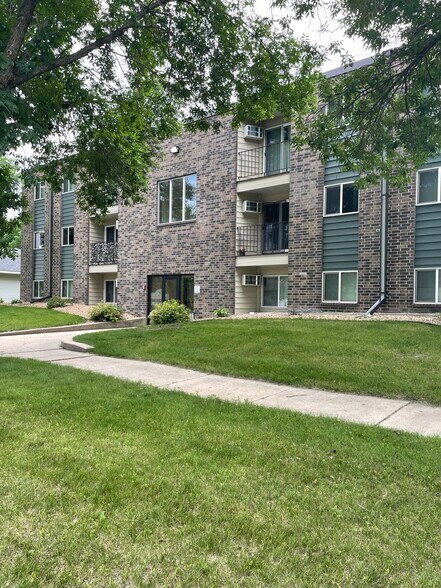 Building Photo - Pioneer Pointe