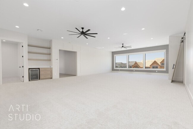 Building Photo - BRAND NEW Gorgeous 6 bed 7 bath with Pool ...