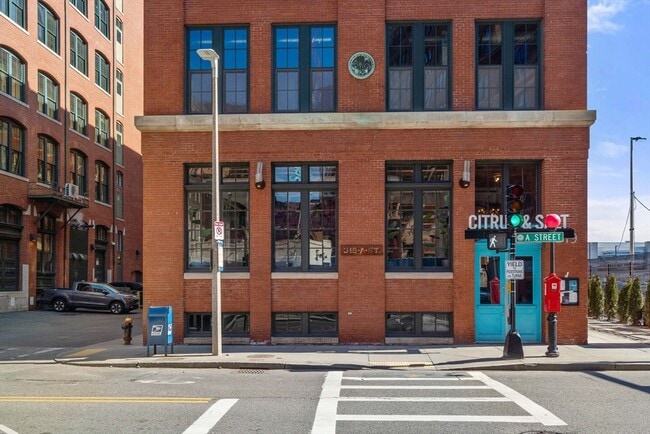 Building Photo - 319 A St