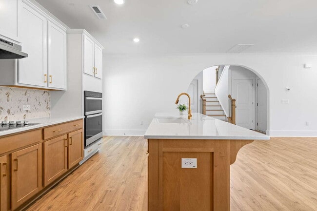 Building Photo - Experience Modern Comfort: Spacious 4-Bedr...