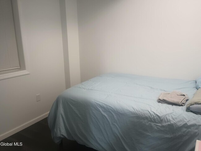 Building Photo - 199 Lark St