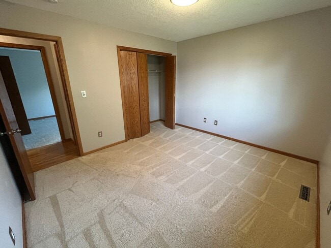 Building Photo - Beautifully Updated 4-Bed Home in Prime NW Location!