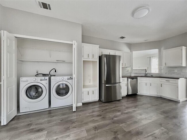 Building Photo - 11917 Meadowfire Dr