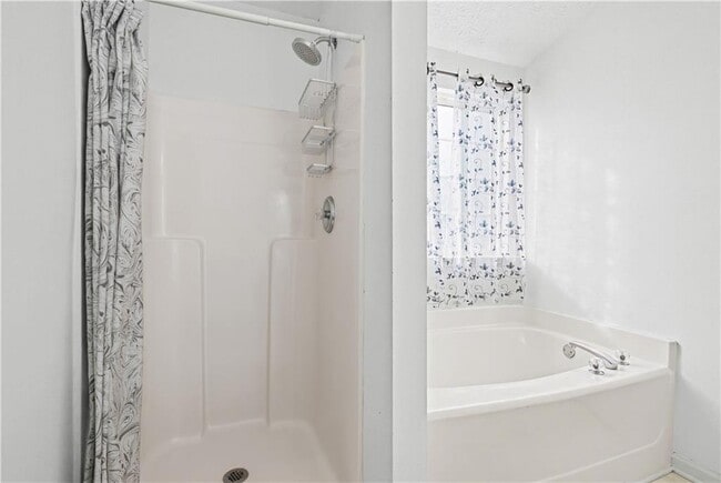 Building Photo - 102 Weatherstone Square Dr