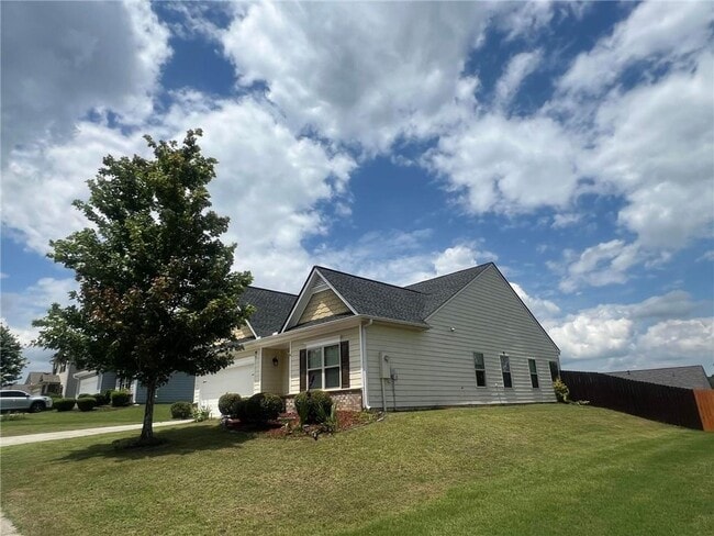 Building Photo - 1053 Sutherland Dr