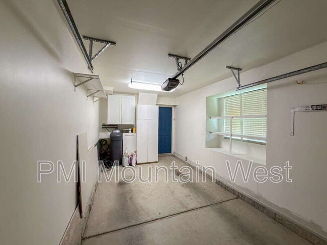 Building Photo - 443 Kent Dr