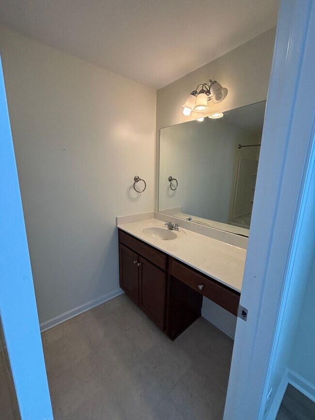 Building Photo - 1804 Riverbirch Ln