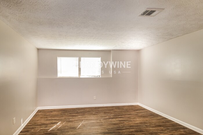 Building Photo - 2037 Mallard Way