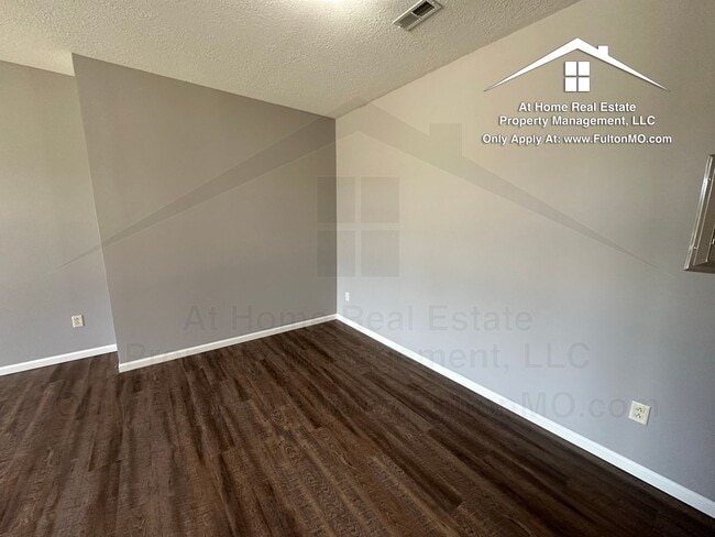 Building Photo - 2606 N Bluff St