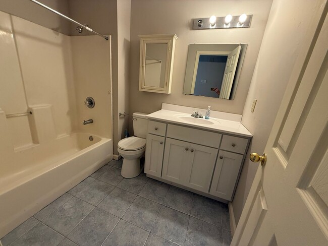 Building Photo - 3 Bedrooms, 2 Bathrooms - Home in West Rome!
