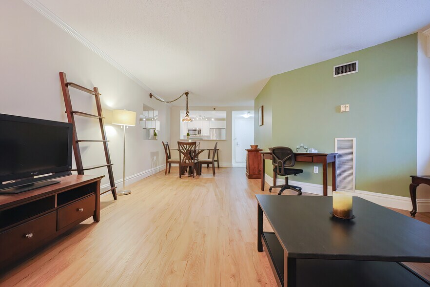 Building Photo - 15 North Beacon St