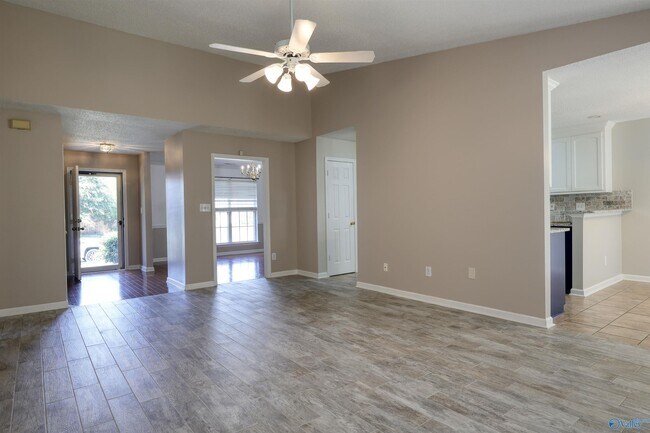 Building Photo - 126 Champions Green Dr