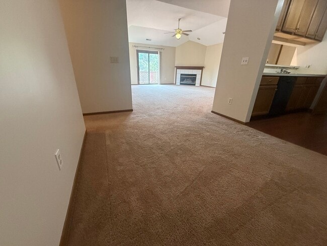 Building Photo - 8655 Scenicview Dr