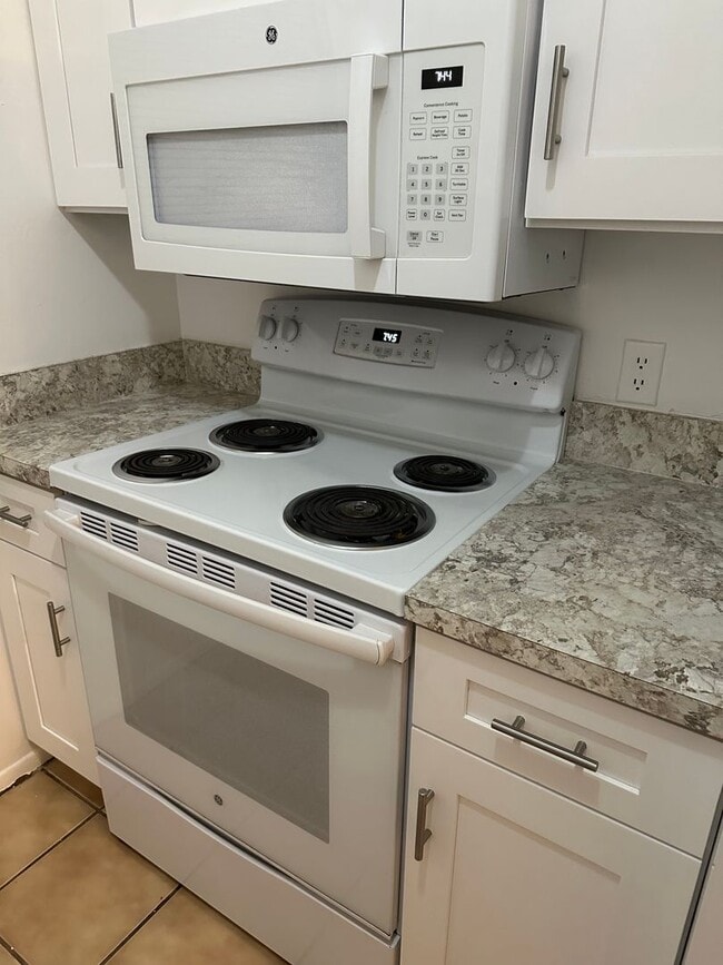 Building Photo - 5508 Pokeweed Ct
