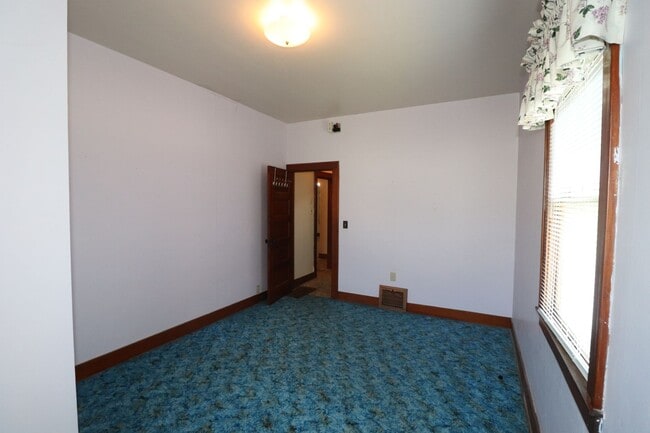 Building Photo - Spacious home for rent