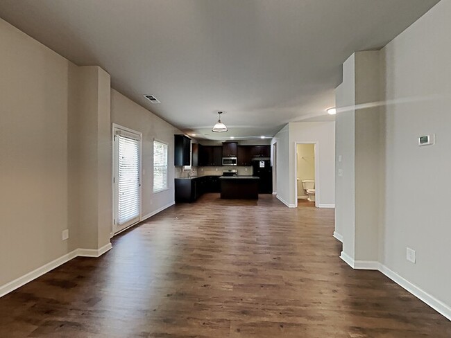 Building Photo - Now Leasing! Your New Home Awaits! 4BR Bea...