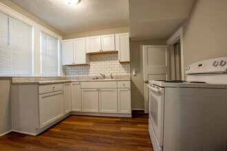 Building Photo - 3 bedroom duplex in Midtown