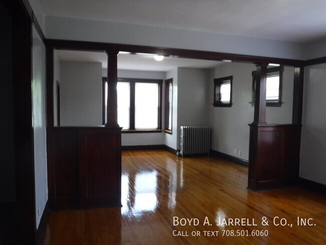 Building Photo - 9548 S Prairie Ave