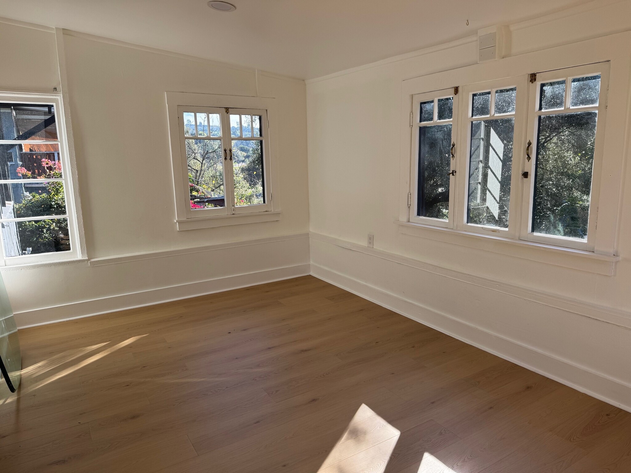 Building Photo - 5924 Hayes Ave