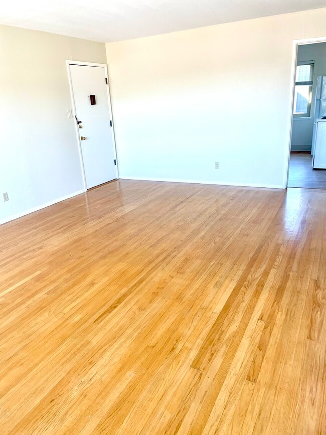 Livingroom - 2938 Brookdale Ave