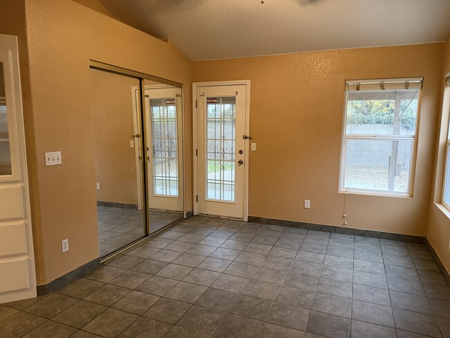 Building Photo - 1102 Kirksey Dr