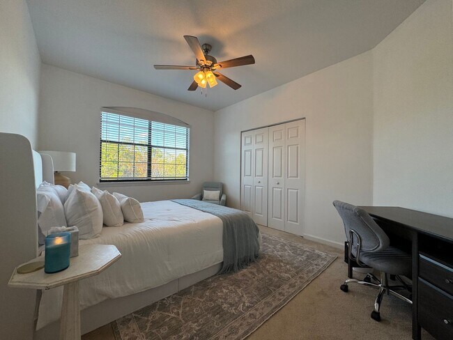 Building Photo - Gorgeous 3BD/2BA Waterfront Corner Unit in Gated Community!